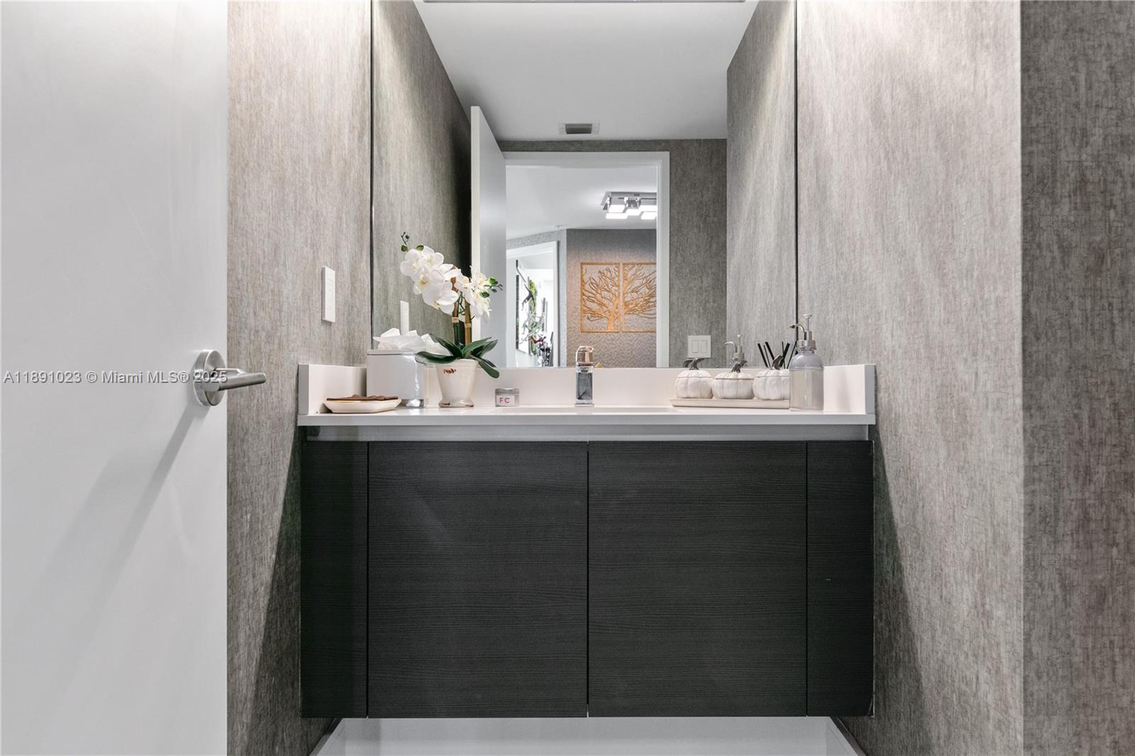 PARQUE TOWERS CONDO - Residential Lease