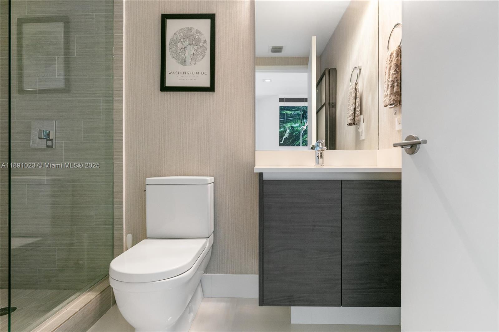 PARQUE TOWERS CONDO - Residential Lease