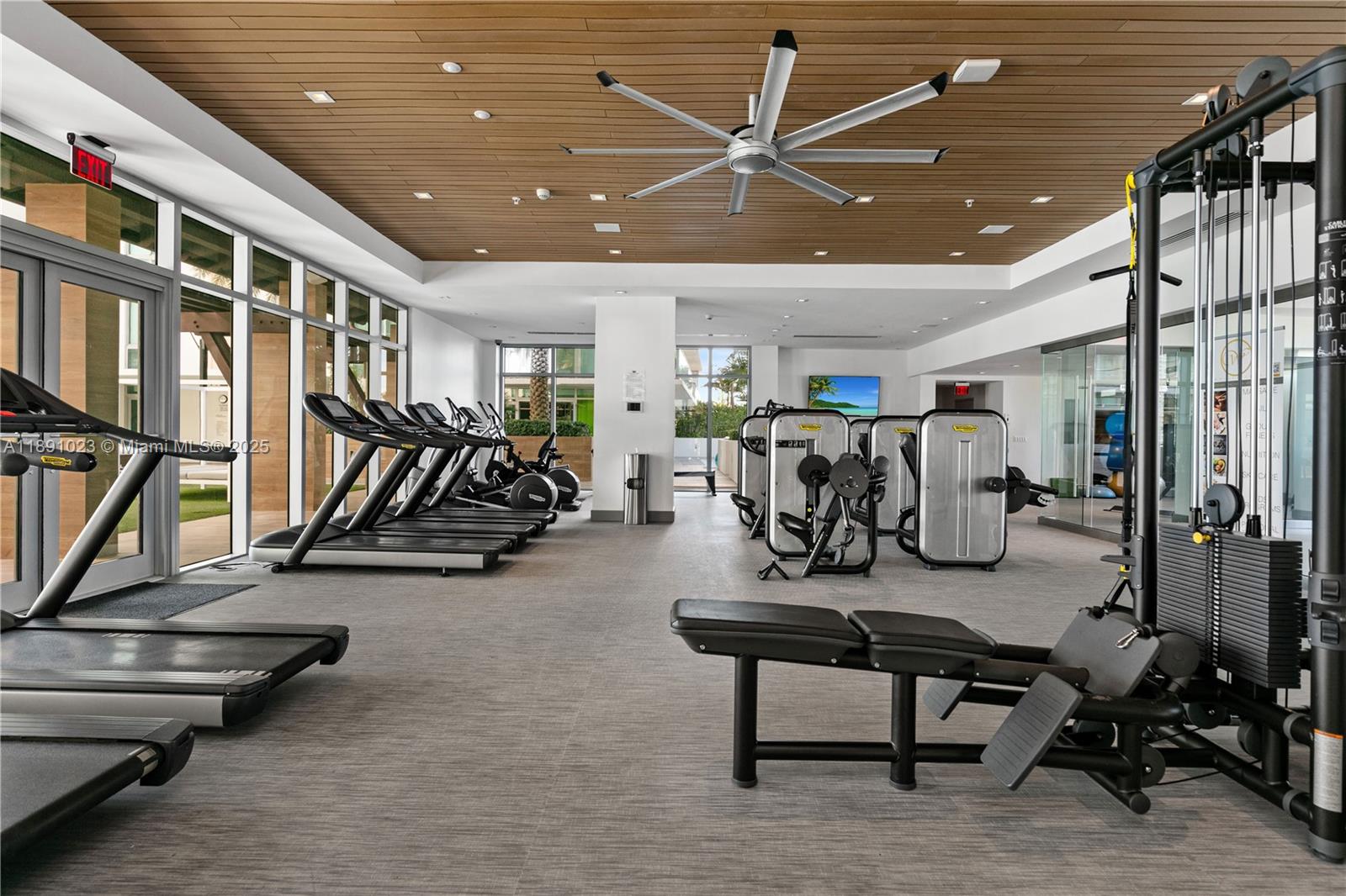 PARQUE TOWERS CONDO - Residential Lease