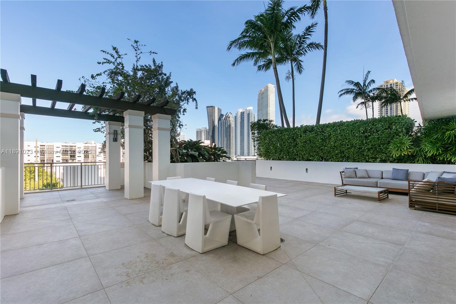 PARQUE TOWERS CONDO - Residential Lease