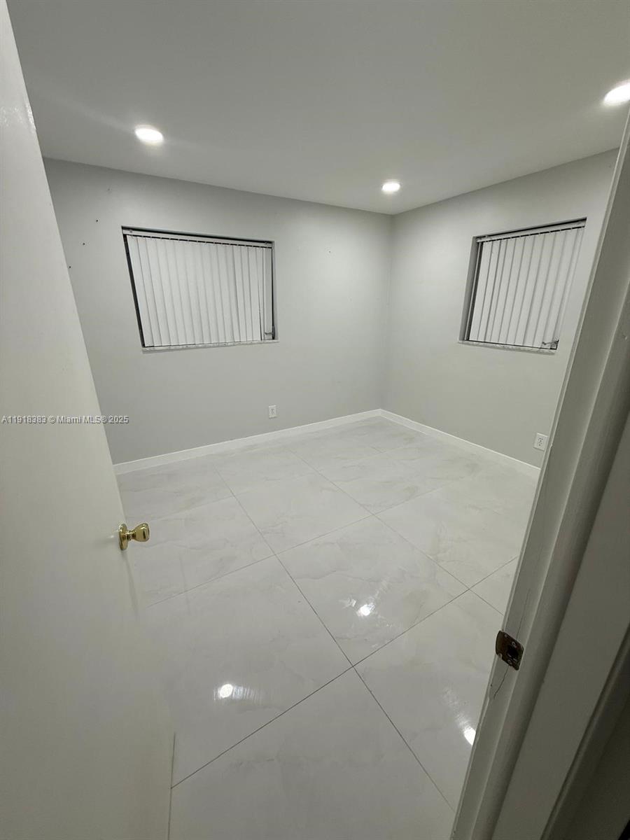 ARROWHEAD CONDO NO II - Residential Lease