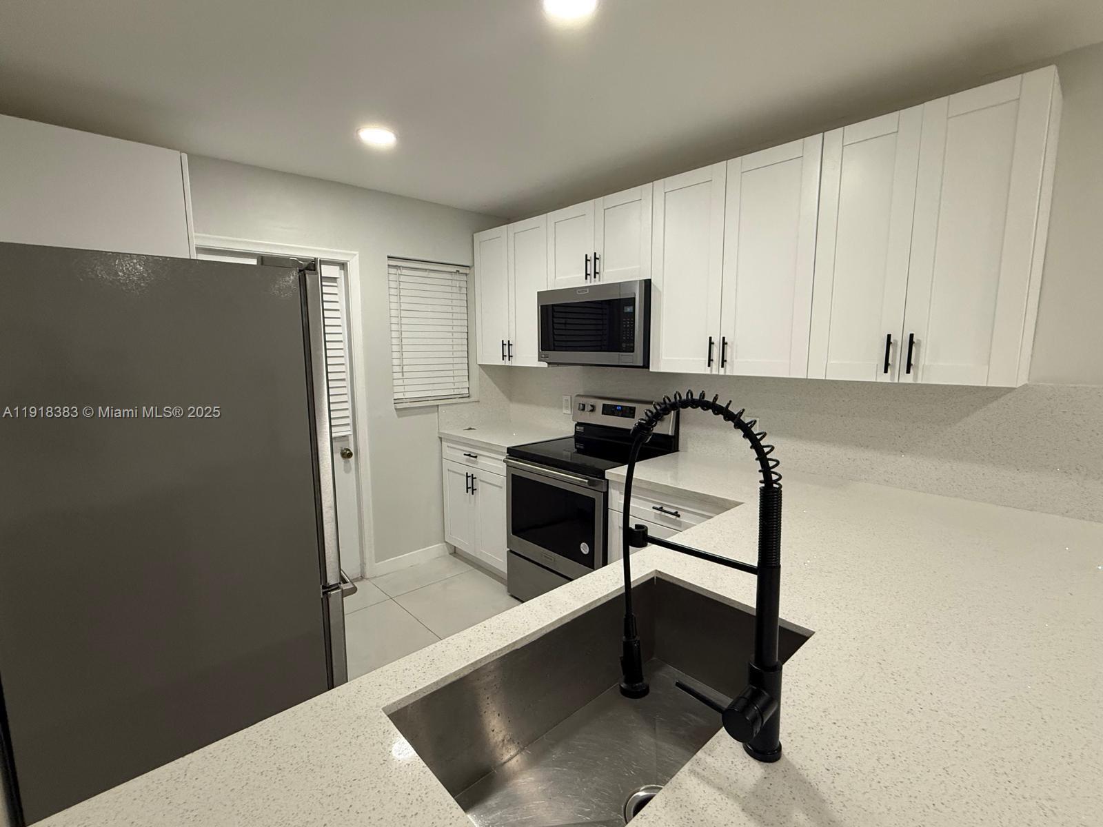 ARROWHEAD CONDO NO II - Residential Lease