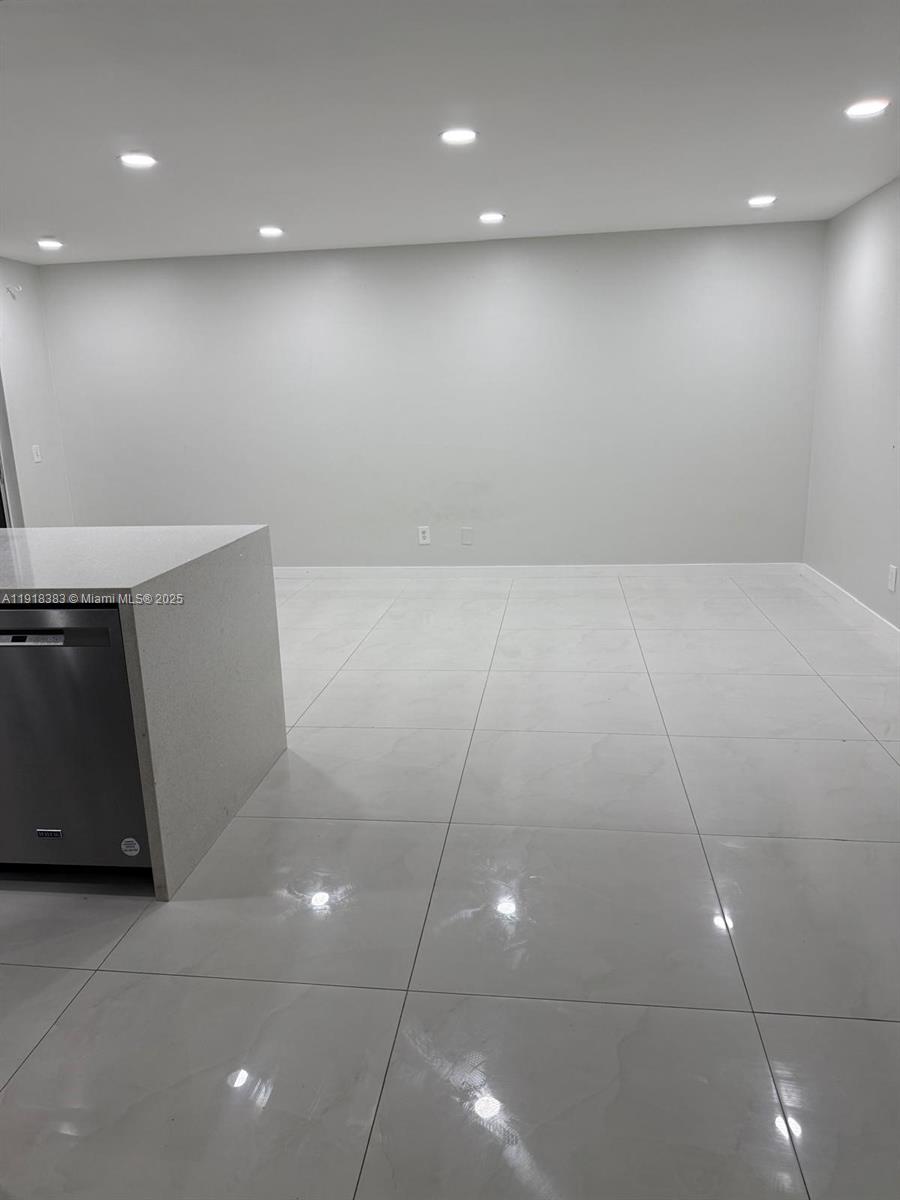 ARROWHEAD CONDO NO II - Residential Lease