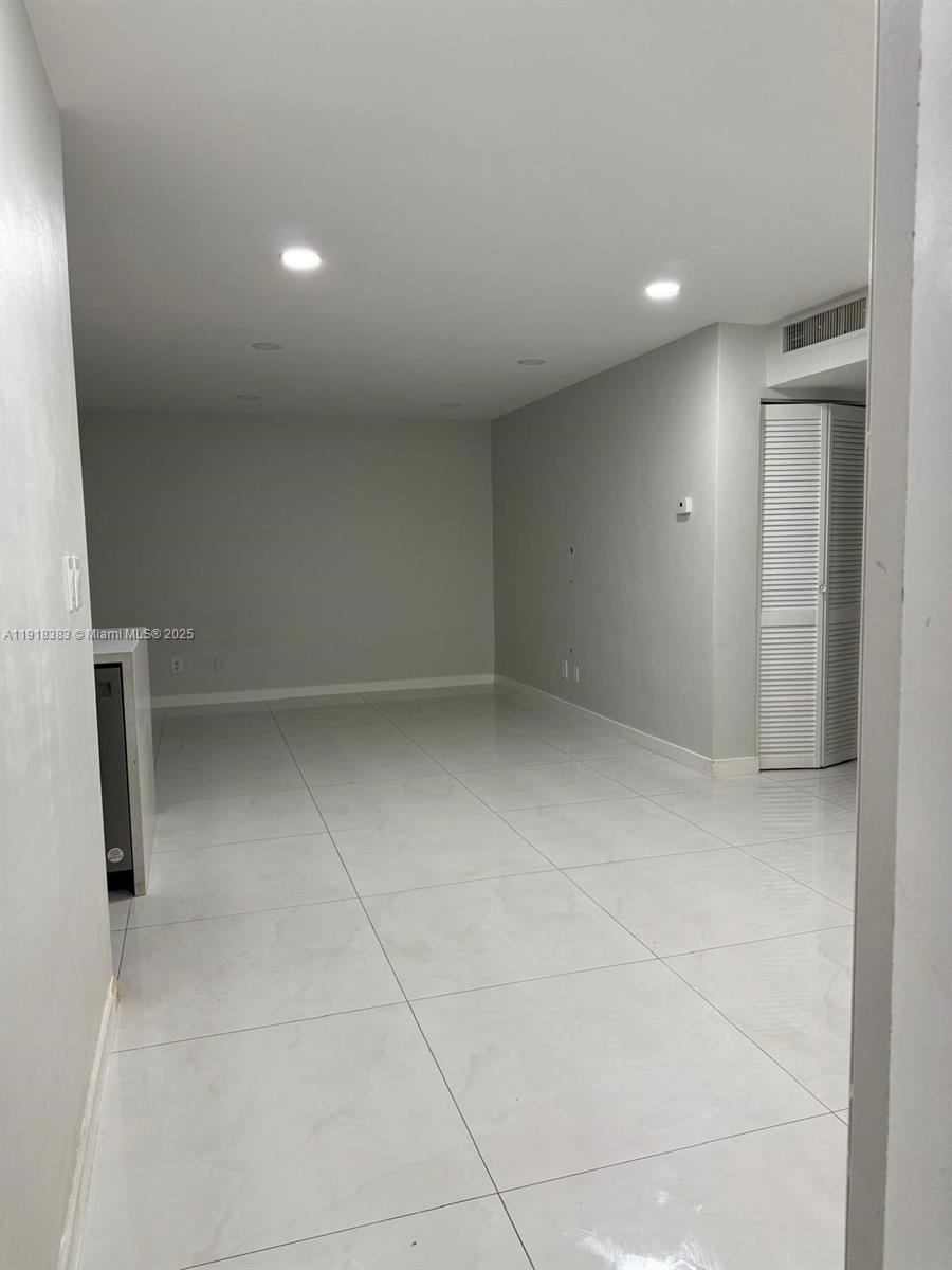 ARROWHEAD CONDO NO II - Residential Lease