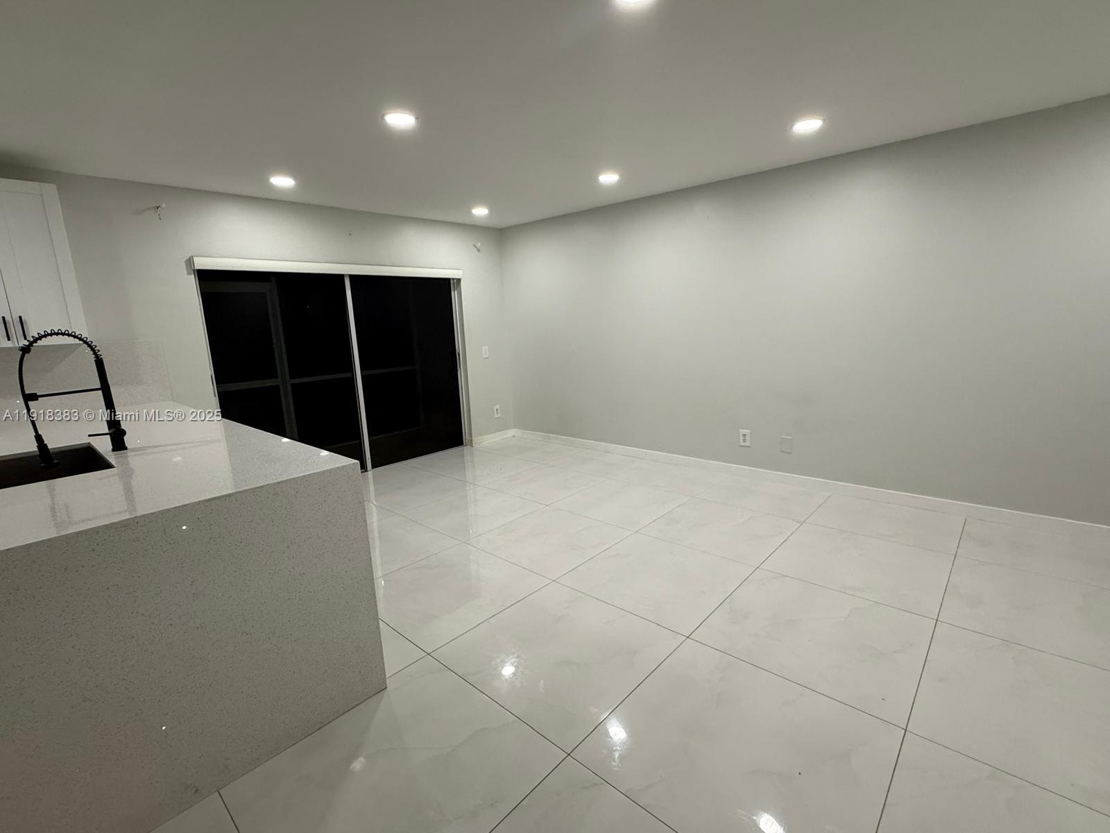 ARROWHEAD CONDO NO II - Residential Lease