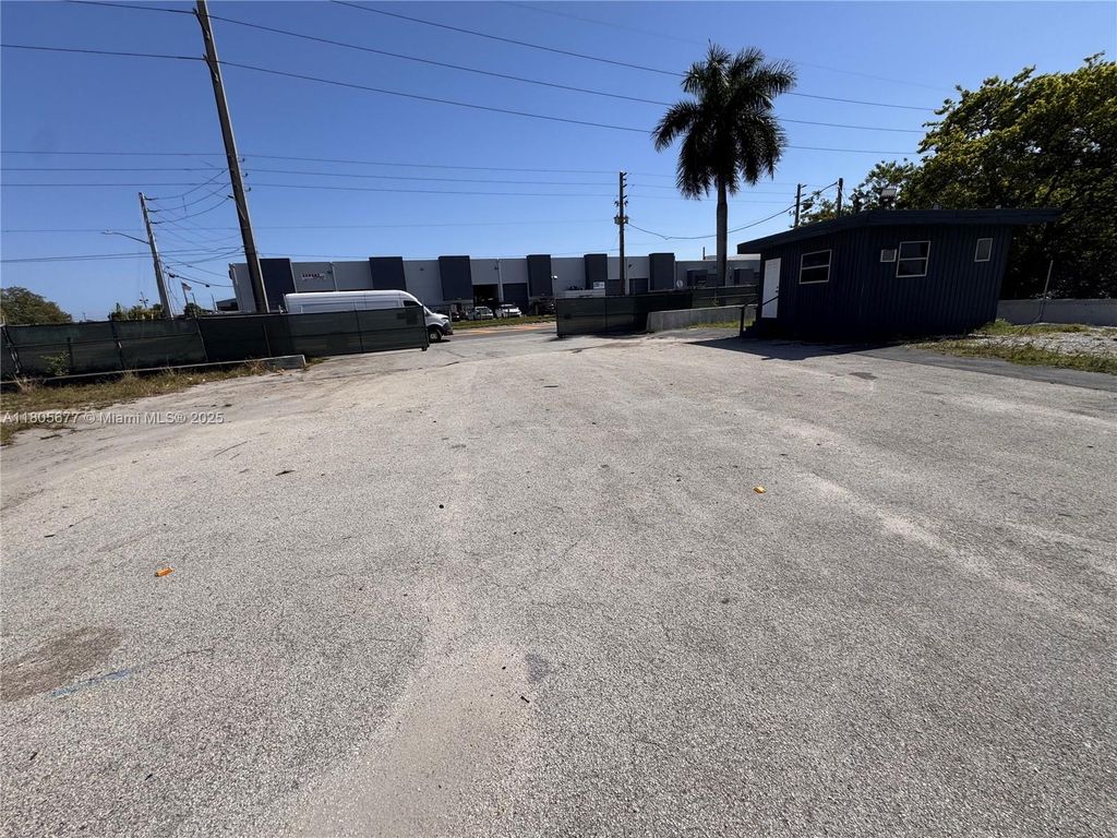 Photo of 4701 Oakes Rd, Davie, FL 33314 (MLS # A11805677)