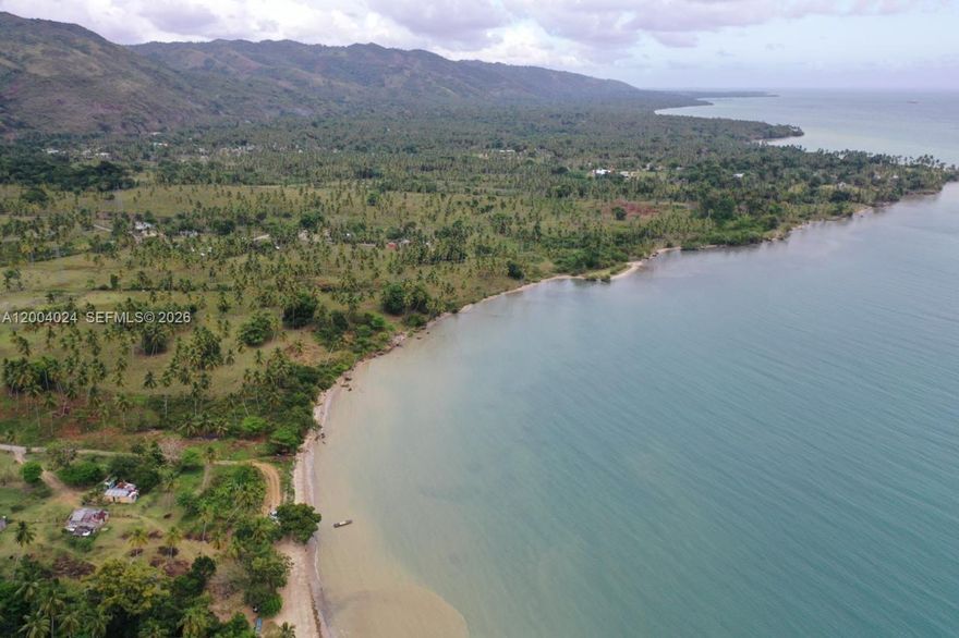 Prime 1.8-hectare (18,000 m²) development site in the highly sought-after Samaná Bay corridor. This flat, build-ready parcel offers panoramic ocean & bay views, direct public road access & is ideally located just 3–5 minutes from the beach. Surrounded by tropical landscape, the property provides a rare combination of natural beauty, privacy & development efficiency, with significantly lower construction costs (15-25%) due to its flat topography. Clean & transferable title ensures a smooth acquisition process. Perfectly suited for a boutique eco-resort, gated villa community, wellness retreat or mid-rise residential project, with strong potential for vacation rental income & long-term appreciation. Samaná is rapidly emerging as one of the Caribbean’s next luxury hotspots: New cruise port infrastructure (2025–2026) driving tourism growth. Increasing demand for:
Wellness communities, Eco-luxury resorts, Airbnb / vacation rental developments. “Samaná today is what Tulum was 10–15 years ago.” Strategically located within minutes of Samaná town, Las Terrenas & both Arroyo Barril & El Catey Int'l Airports, this site sits in a rapidly growing tourism corridor. Below-market entry price, Strong appreciation driven by infrastructure, Minimal site preparation costs, Flexible zoning/multiple exit strategies, High demand for Caribbean lifestyle assets. An exceptional opportunity to secure a high-growth, vision-ready investment property in one of the Caribbean’s most promising destinations