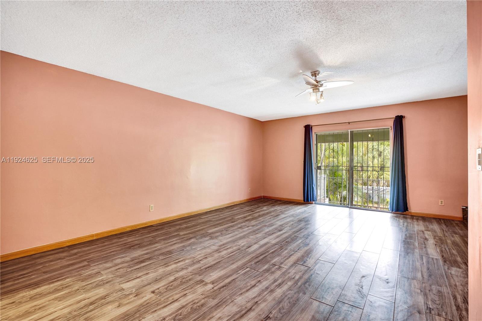 EXECUTIVE MANORS - Residential