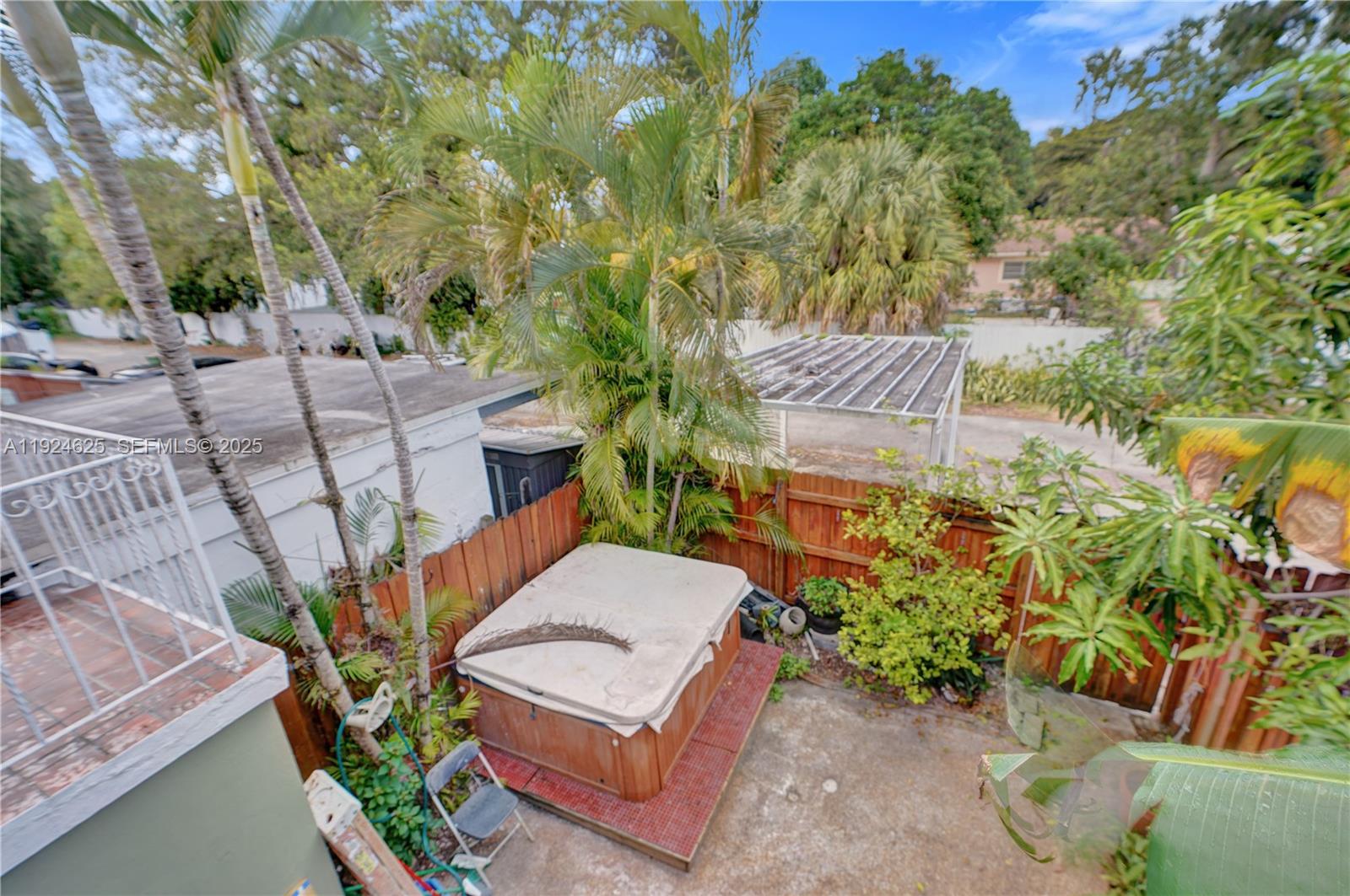 EXECUTIVE MANORS - Residential