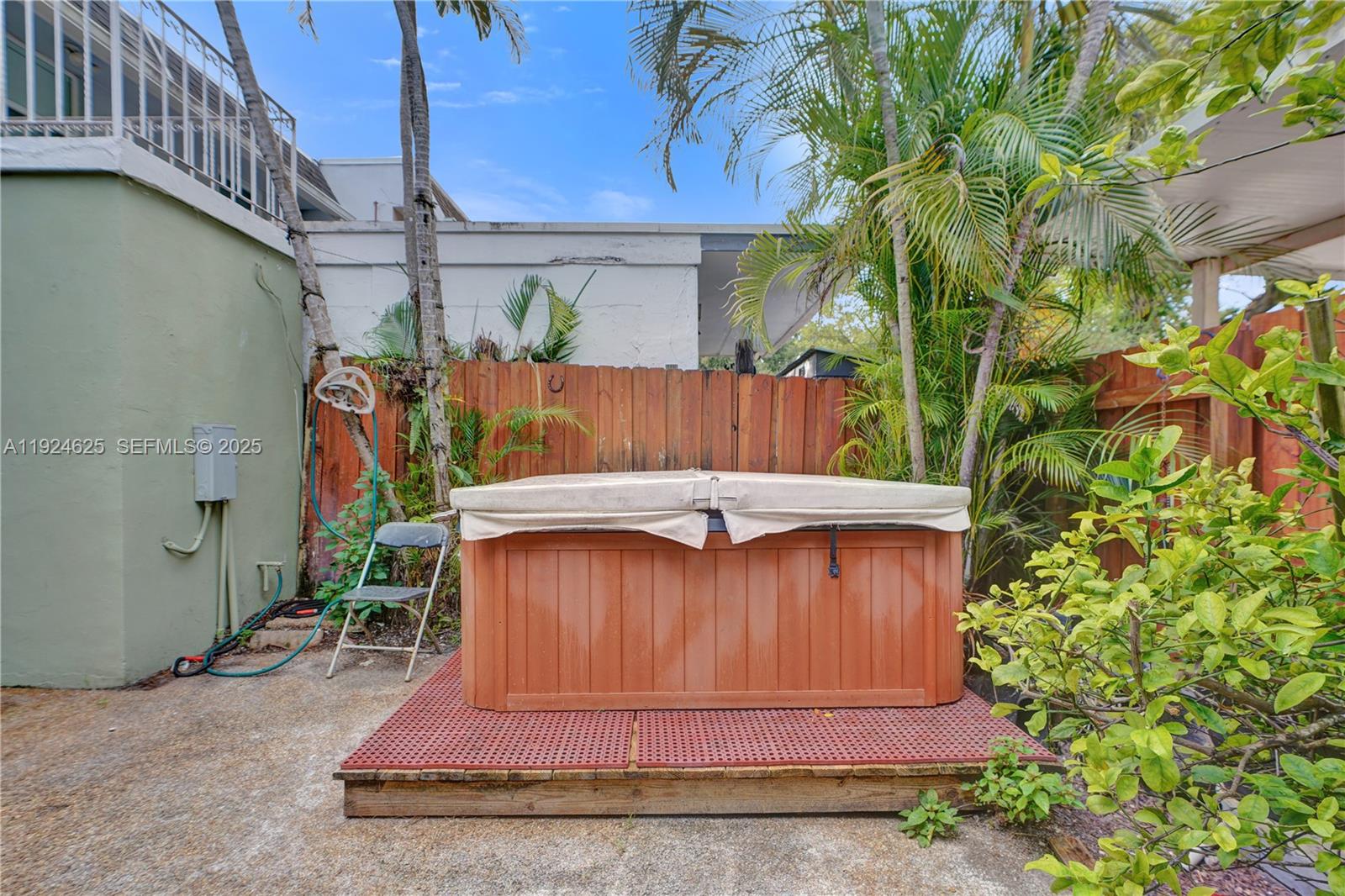 EXECUTIVE MANORS - Residential