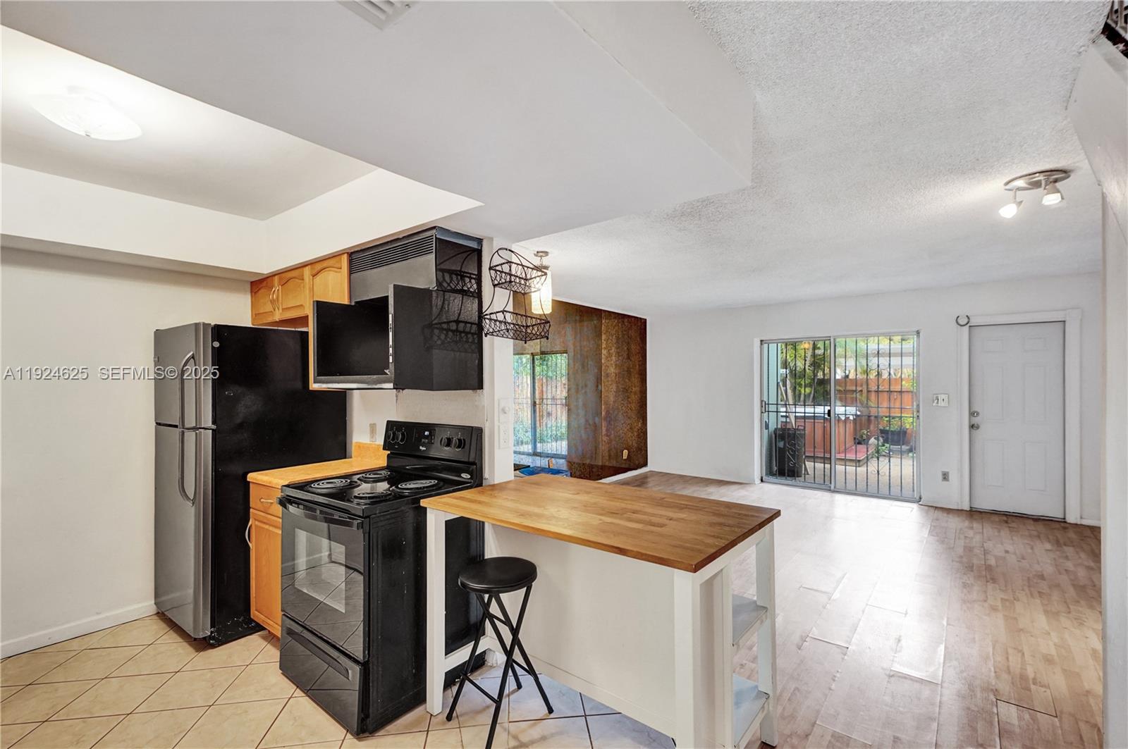 EXECUTIVE MANORS - Residential