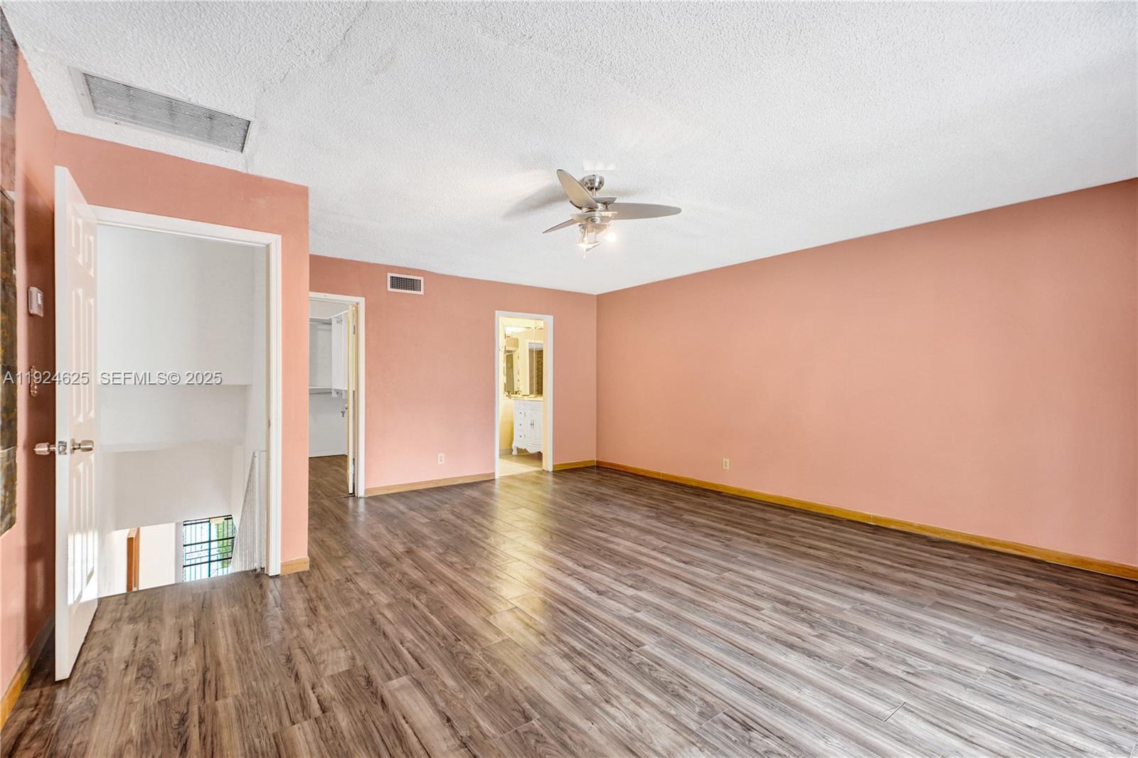 EXECUTIVE MANORS - Residential