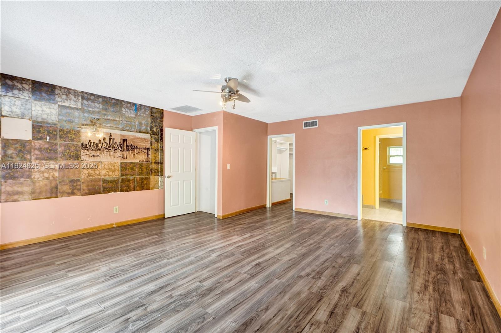 EXECUTIVE MANORS - Residential