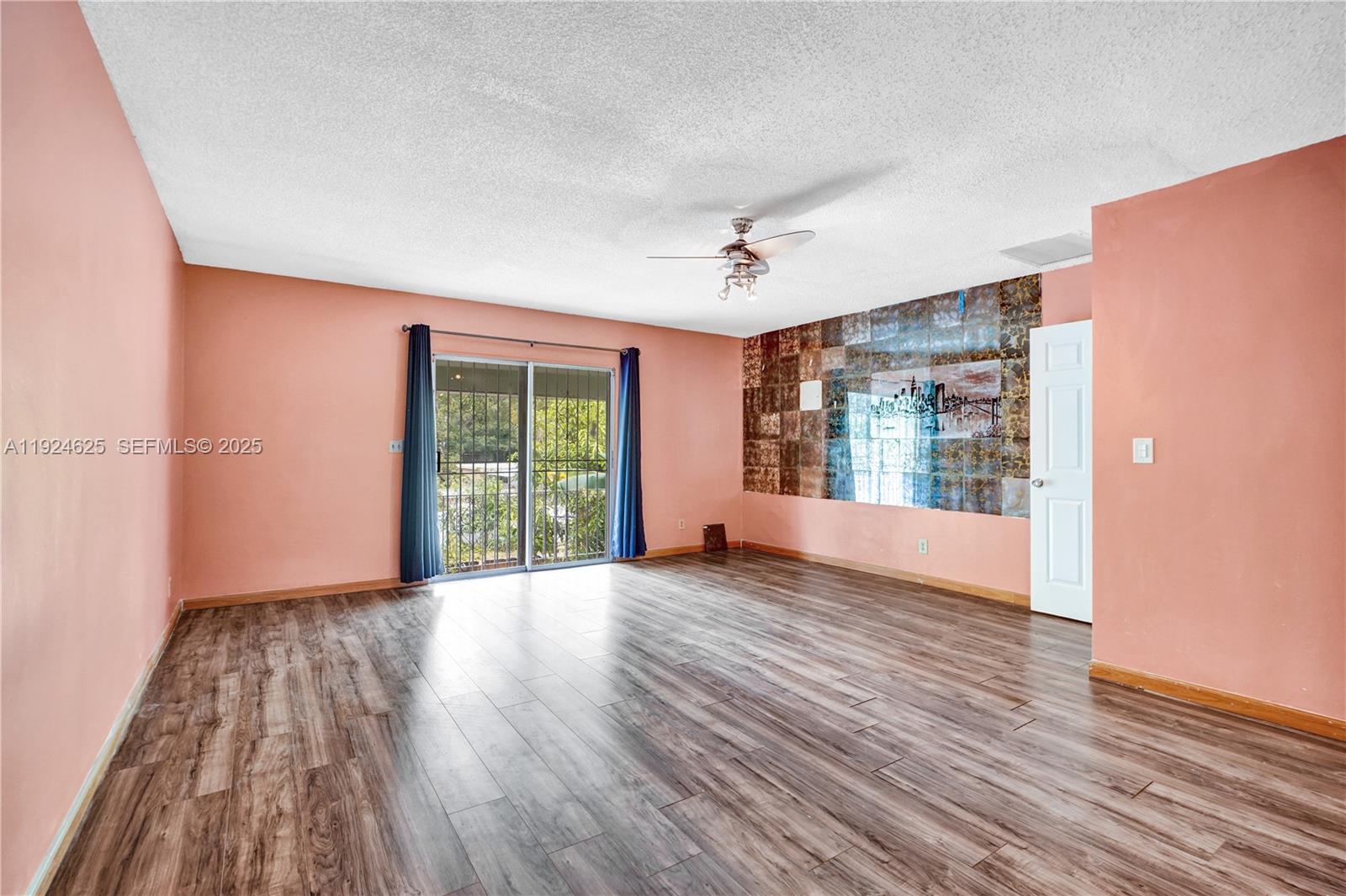 EXECUTIVE MANORS - Residential