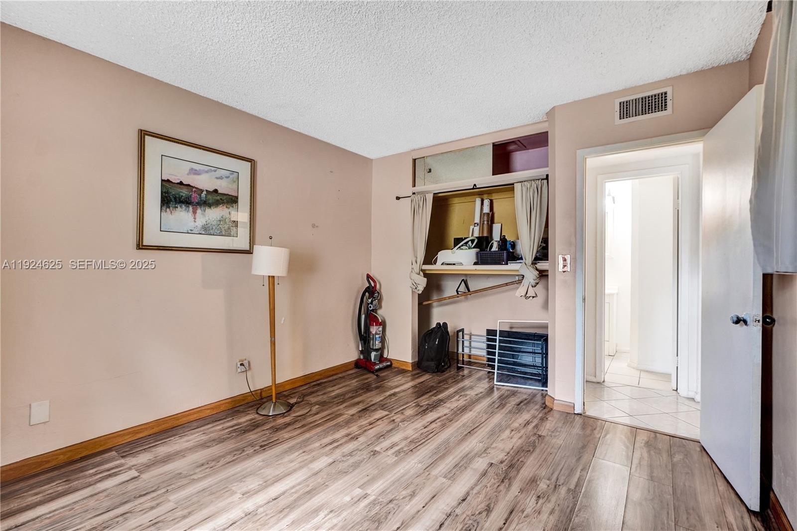 EXECUTIVE MANORS - Residential