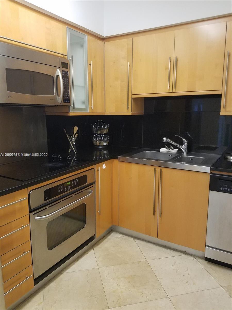 6365 Collins Ave 910