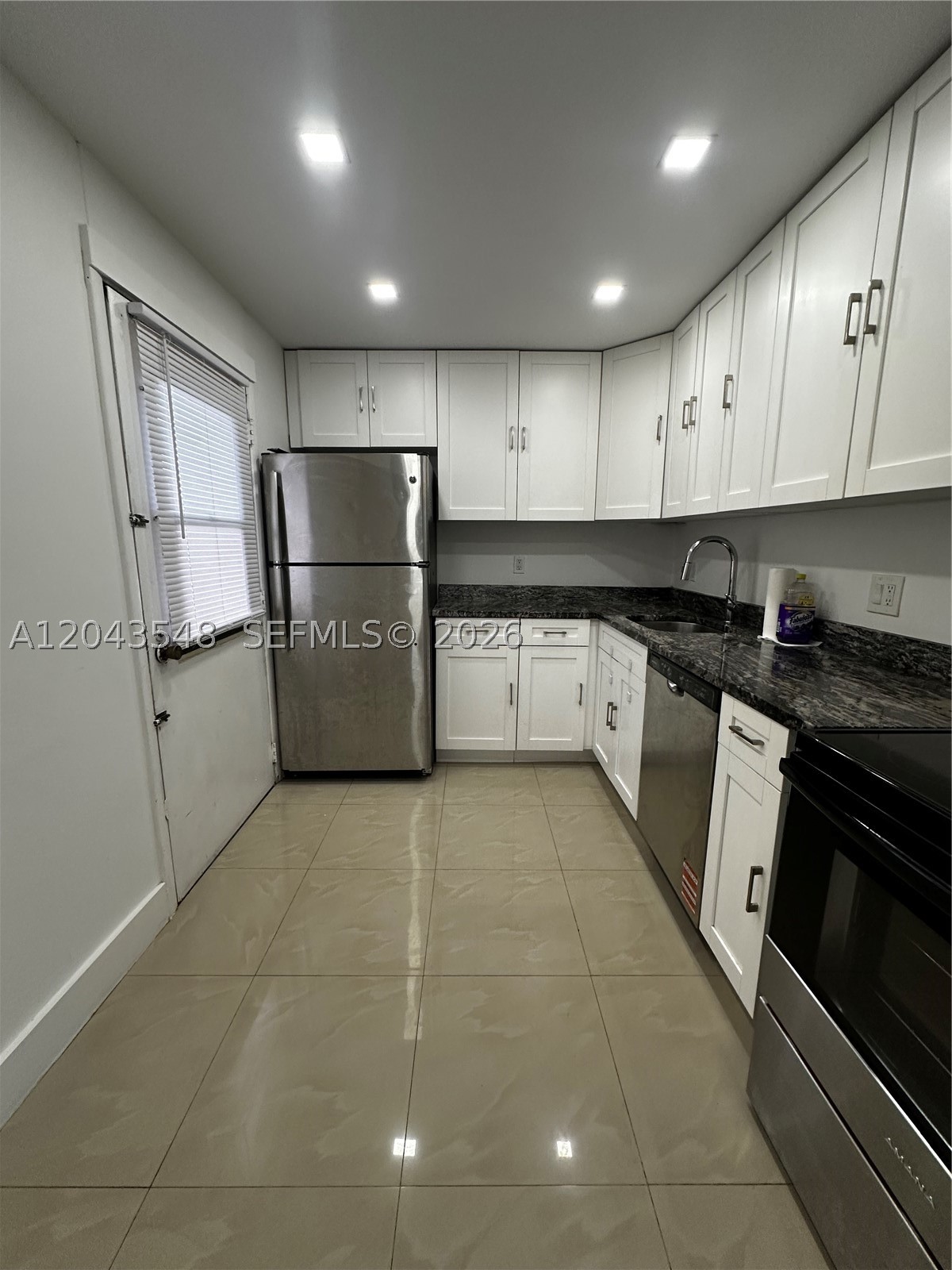 3475 N Country Club Dr 315 - Image 1