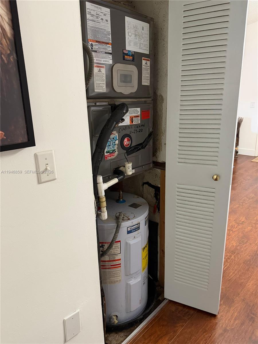 DORAL PARK C CLUB VILLAS - Residential