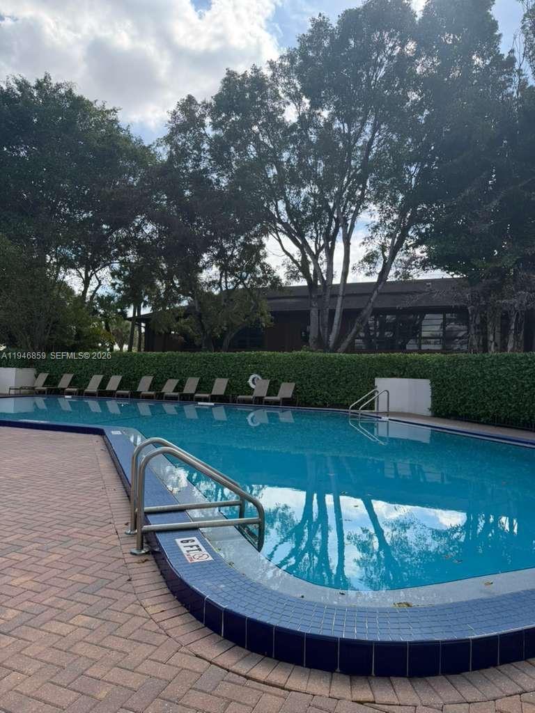 DORAL PARK C CLUB VILLAS - Residential