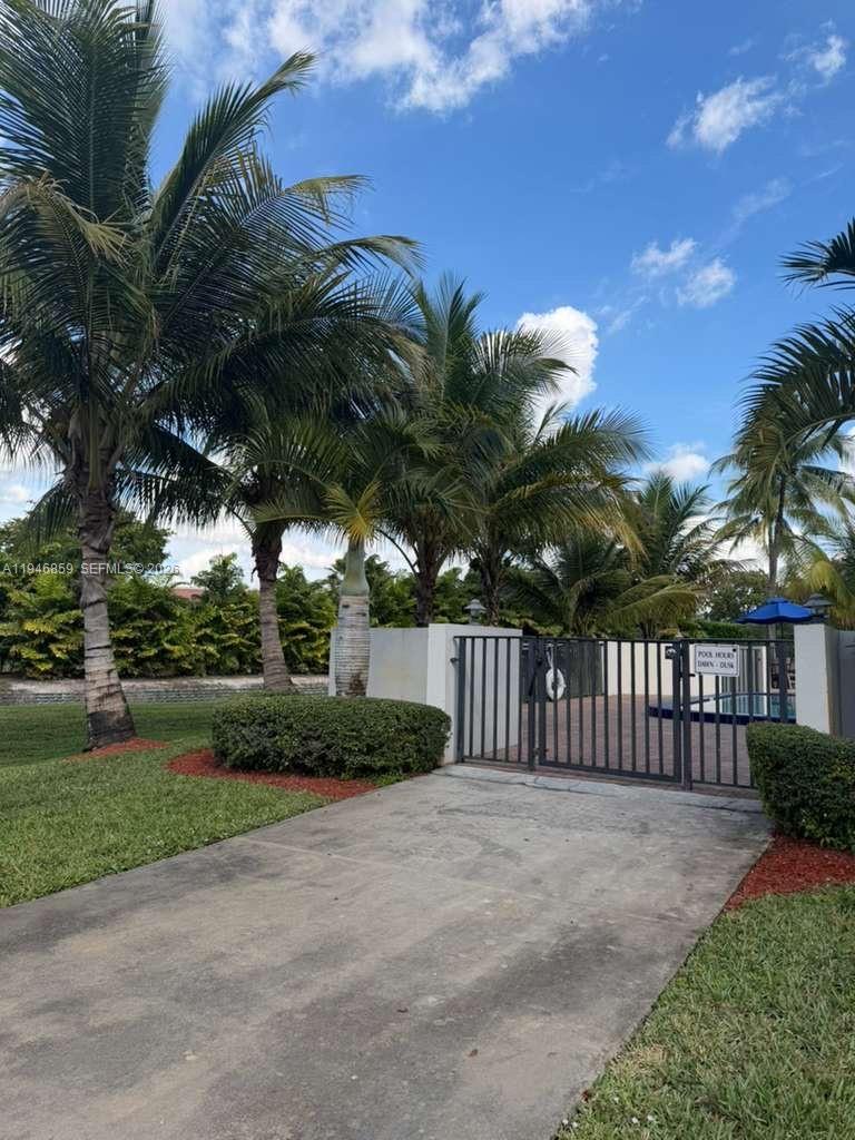 DORAL PARK C CLUB VILLAS - Residential