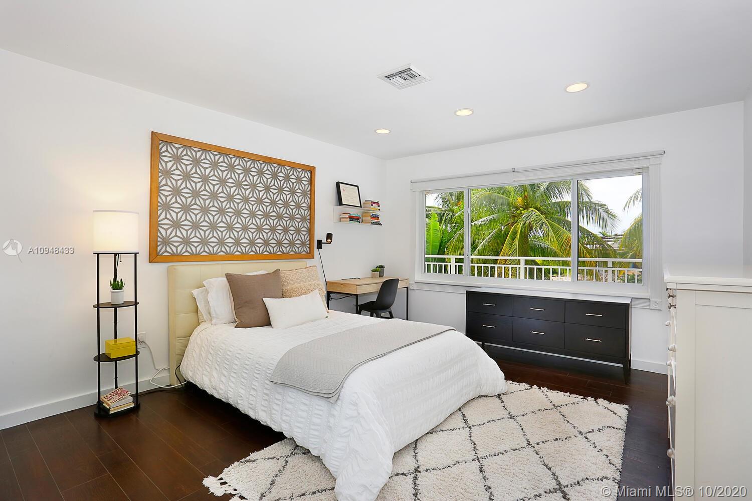 SUNRISE HARBOUR REV PL - Residential