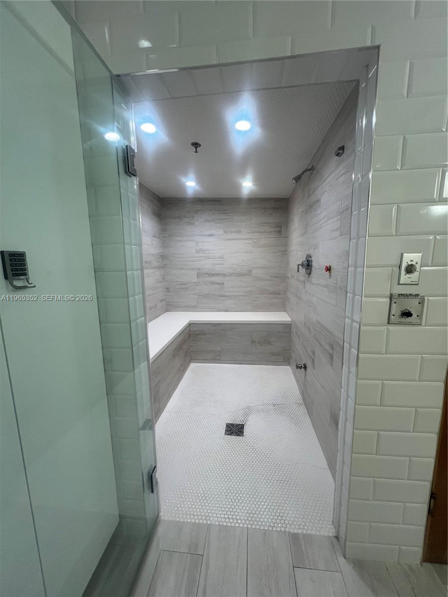 PALMS TOWER TWO CONDO - Residential