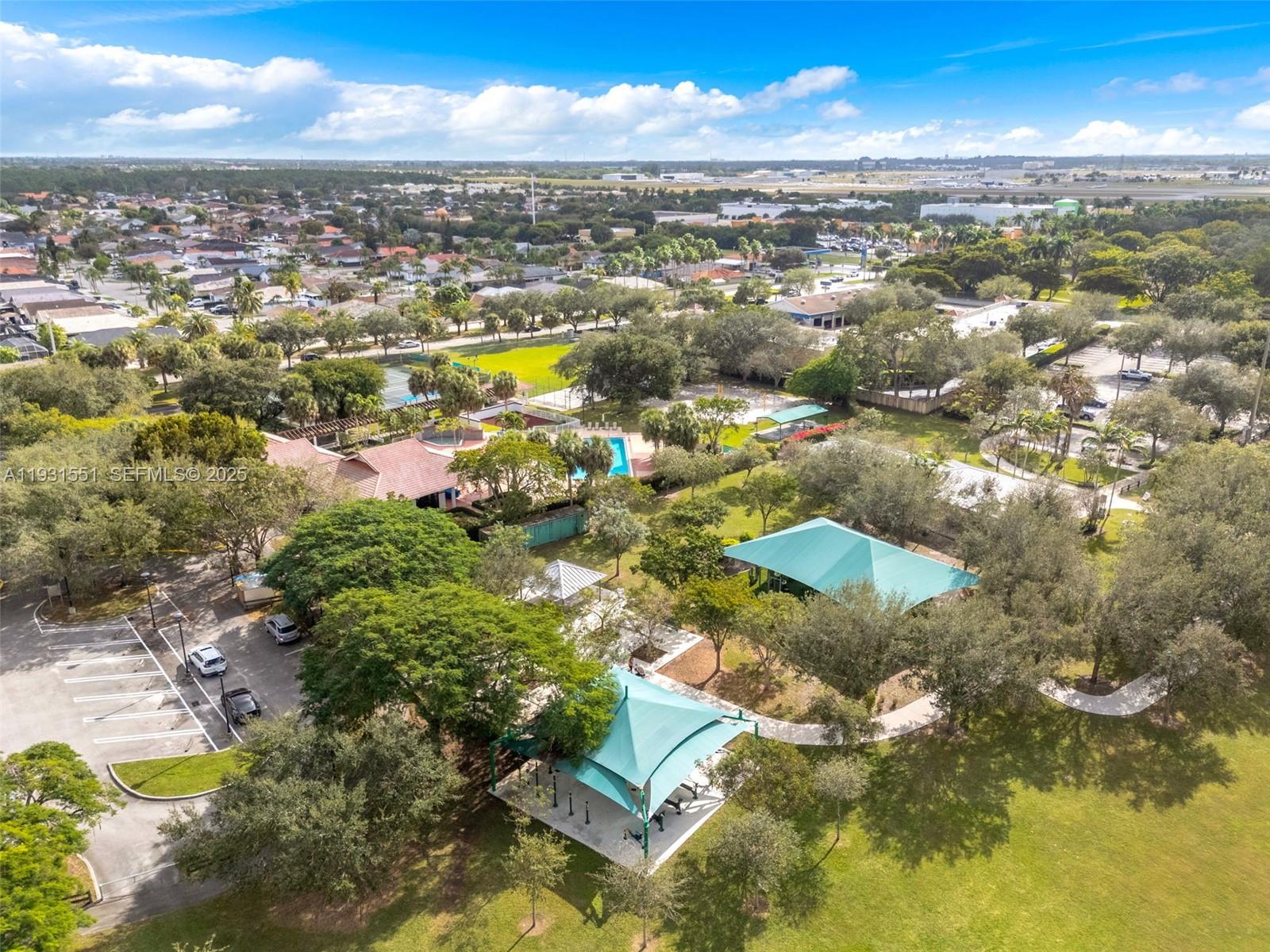 SUNFISH AT THE HAMMOCKS - Residential