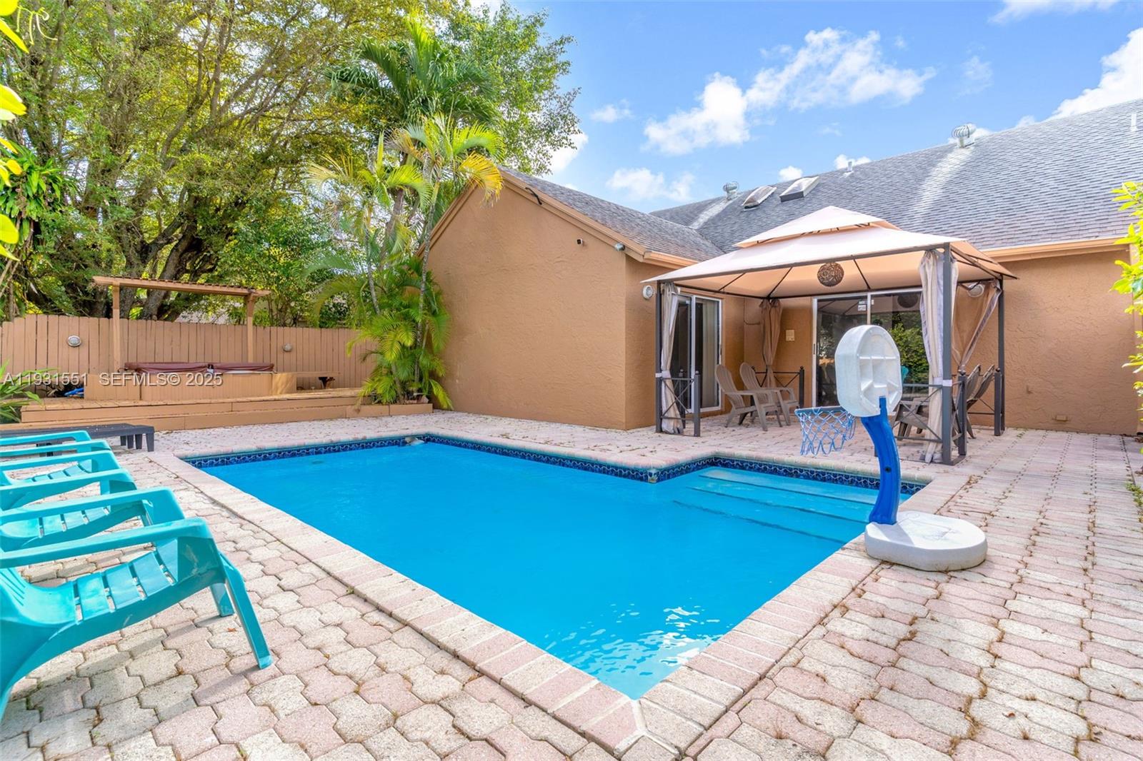 SUNFISH AT THE HAMMOCKS - Residential