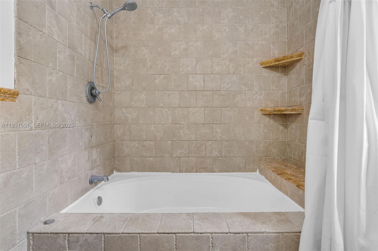 SUNFISH AT THE HAMMOCKS - Residential