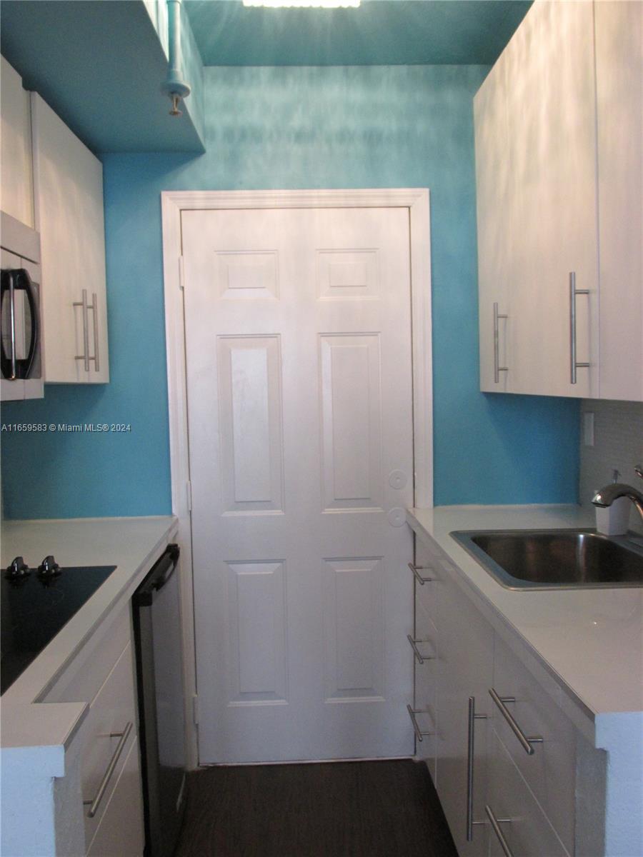 3030 Collins Ave 3E
