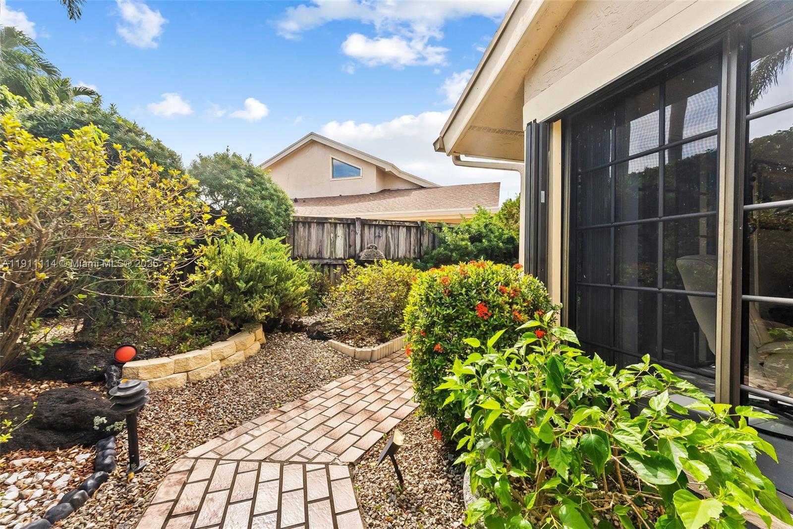 SIERRA DEL MAR - Residential