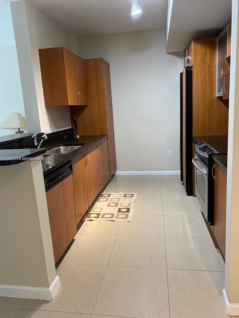 VENTURE AT AVENTURA WEST - Residential Lease