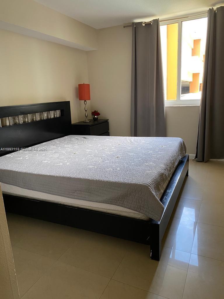 VENTURE AT AVENTURA WEST - Residential Lease