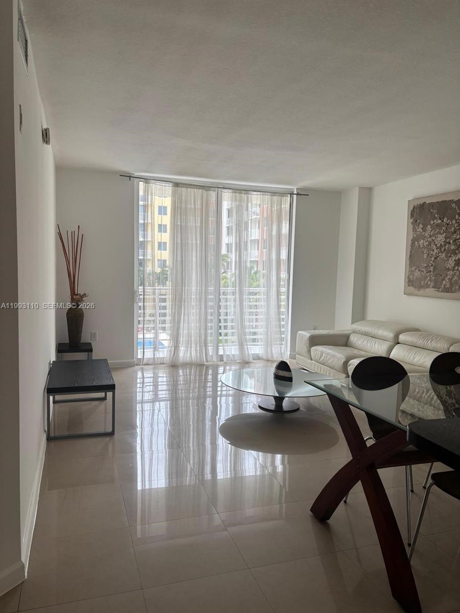 VENTURE AT AVENTURA WEST - Residential Lease