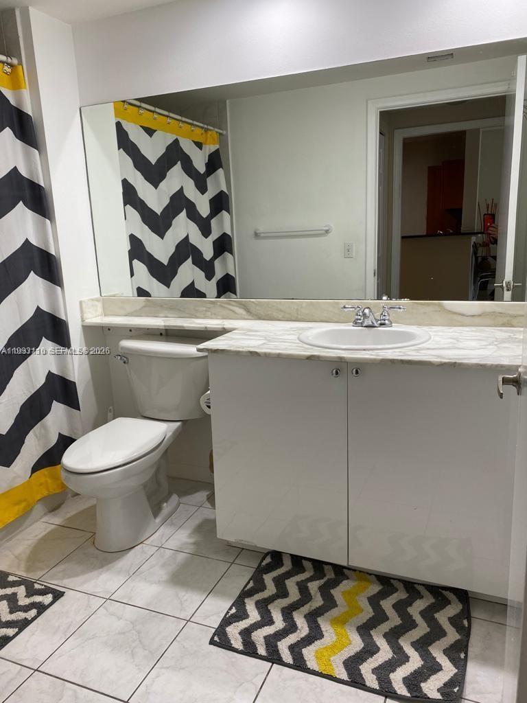 VENTURE AT AVENTURA WEST - Residential Lease
