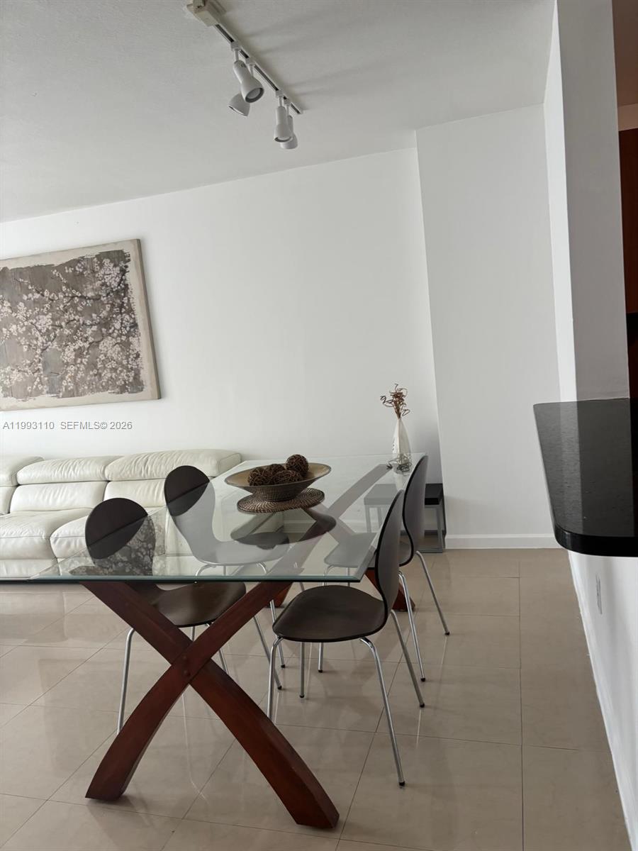 VENTURE AT AVENTURA WEST - Residential Lease