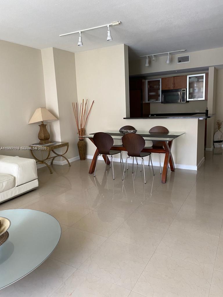 VENTURE AT AVENTURA WEST - Residential Lease