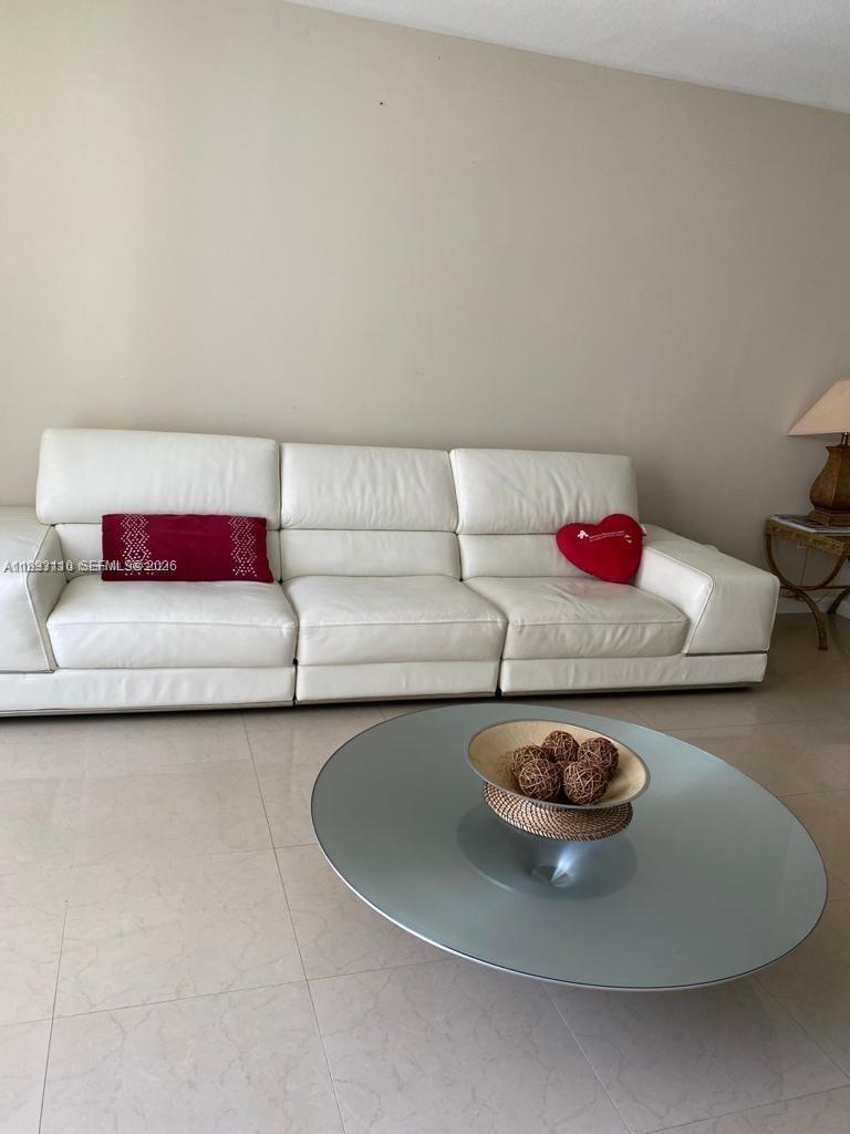 VENTURE AT AVENTURA WEST - Residential Lease