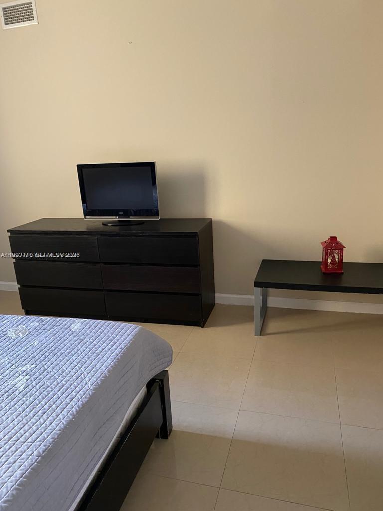 VENTURE AT AVENTURA WEST - Residential Lease