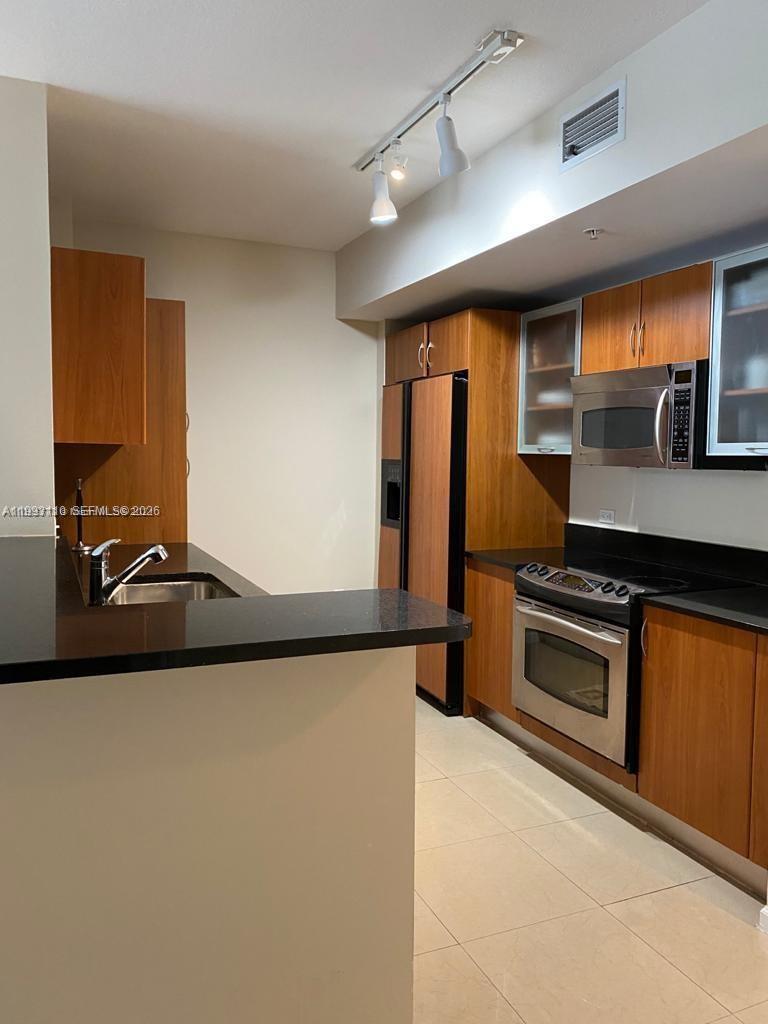 VENTURE AT AVENTURA WEST - Residential Lease