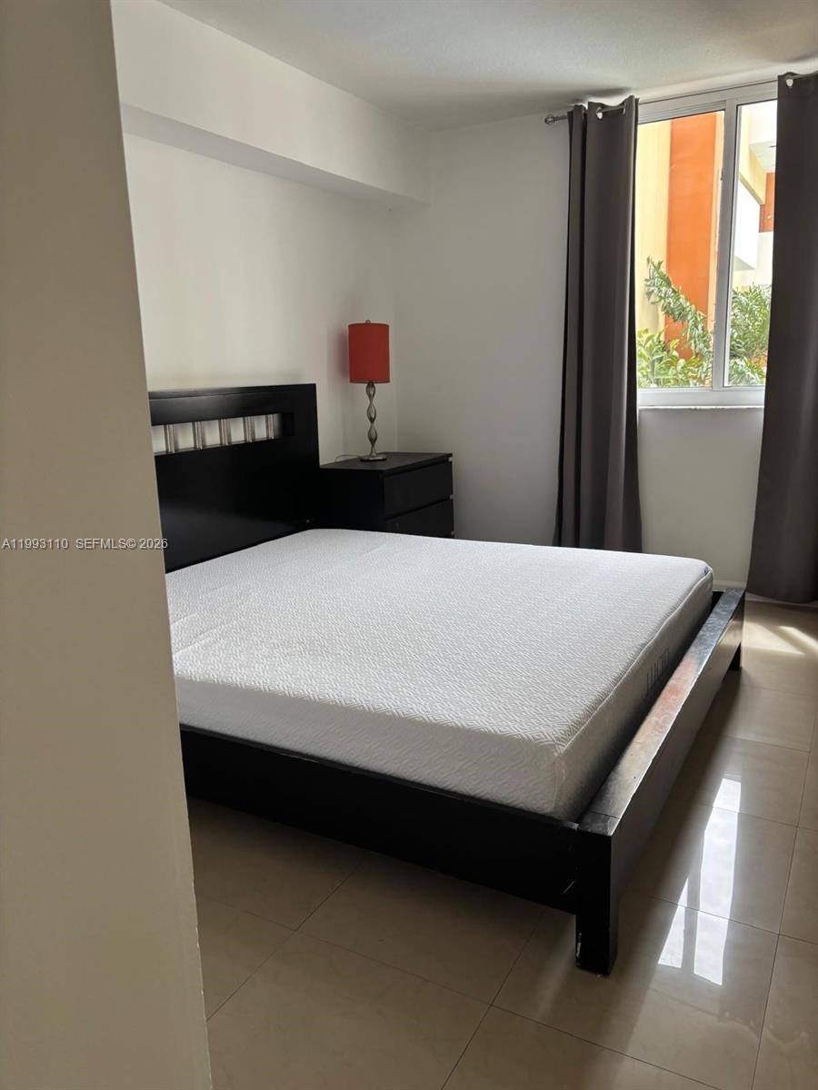 VENTURE AT AVENTURA WEST - Residential Lease