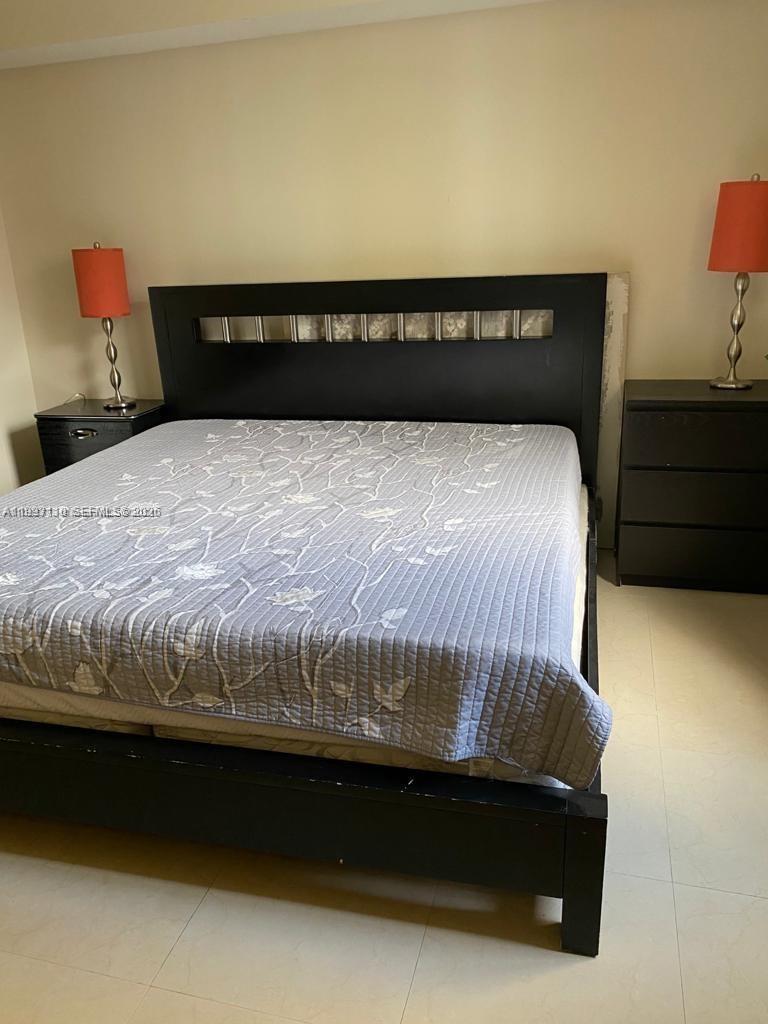 VENTURE AT AVENTURA WEST - Residential Lease