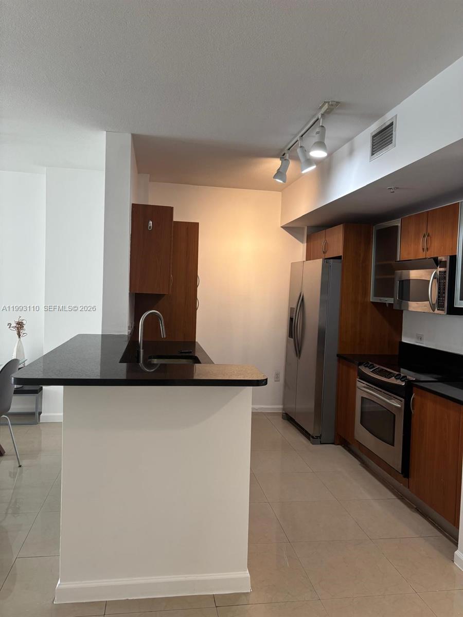 VENTURE AT AVENTURA WEST - Residential Lease