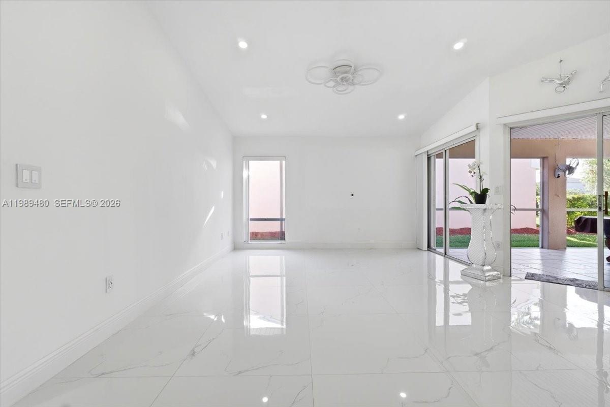 KEYS-GATE NO 1 - Residential