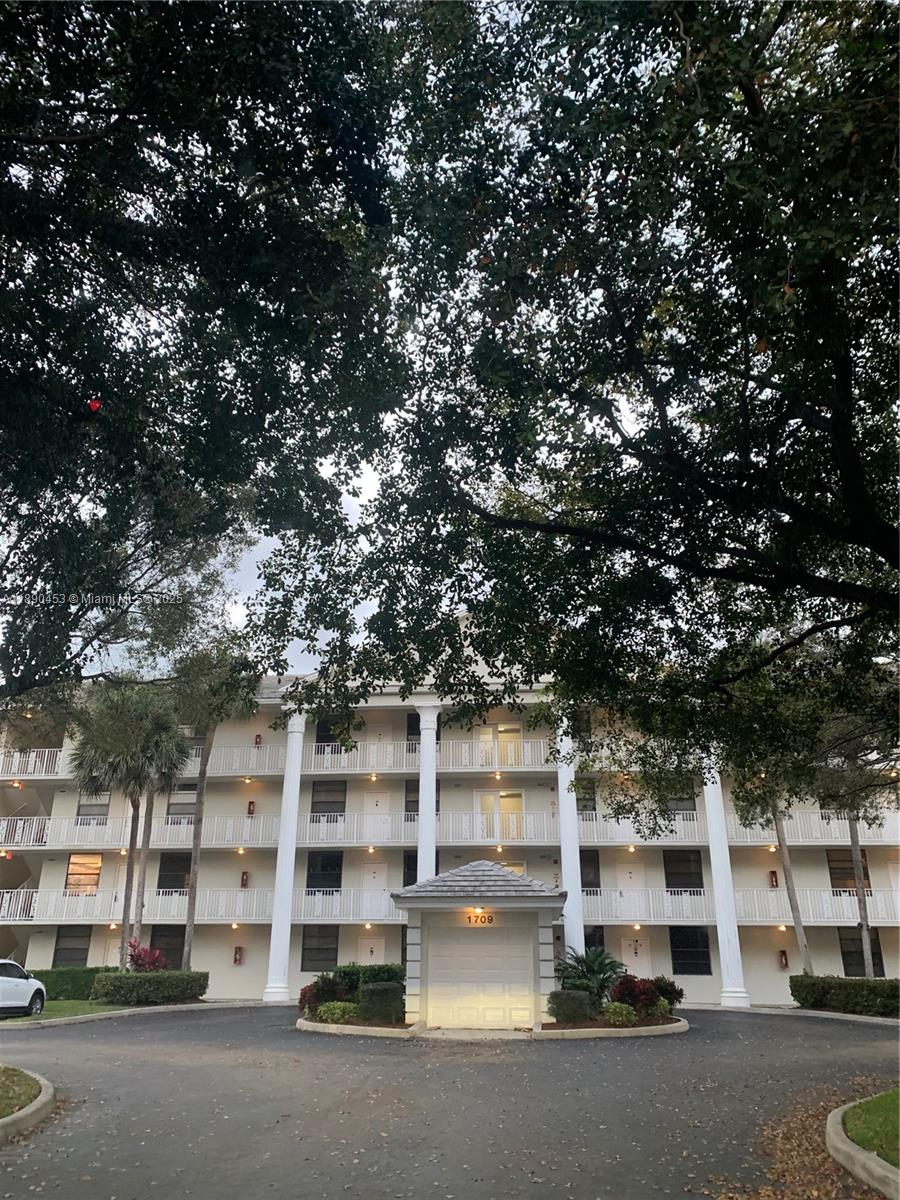 CONDO 24 OF WHITEHALL CON - Residential Lease