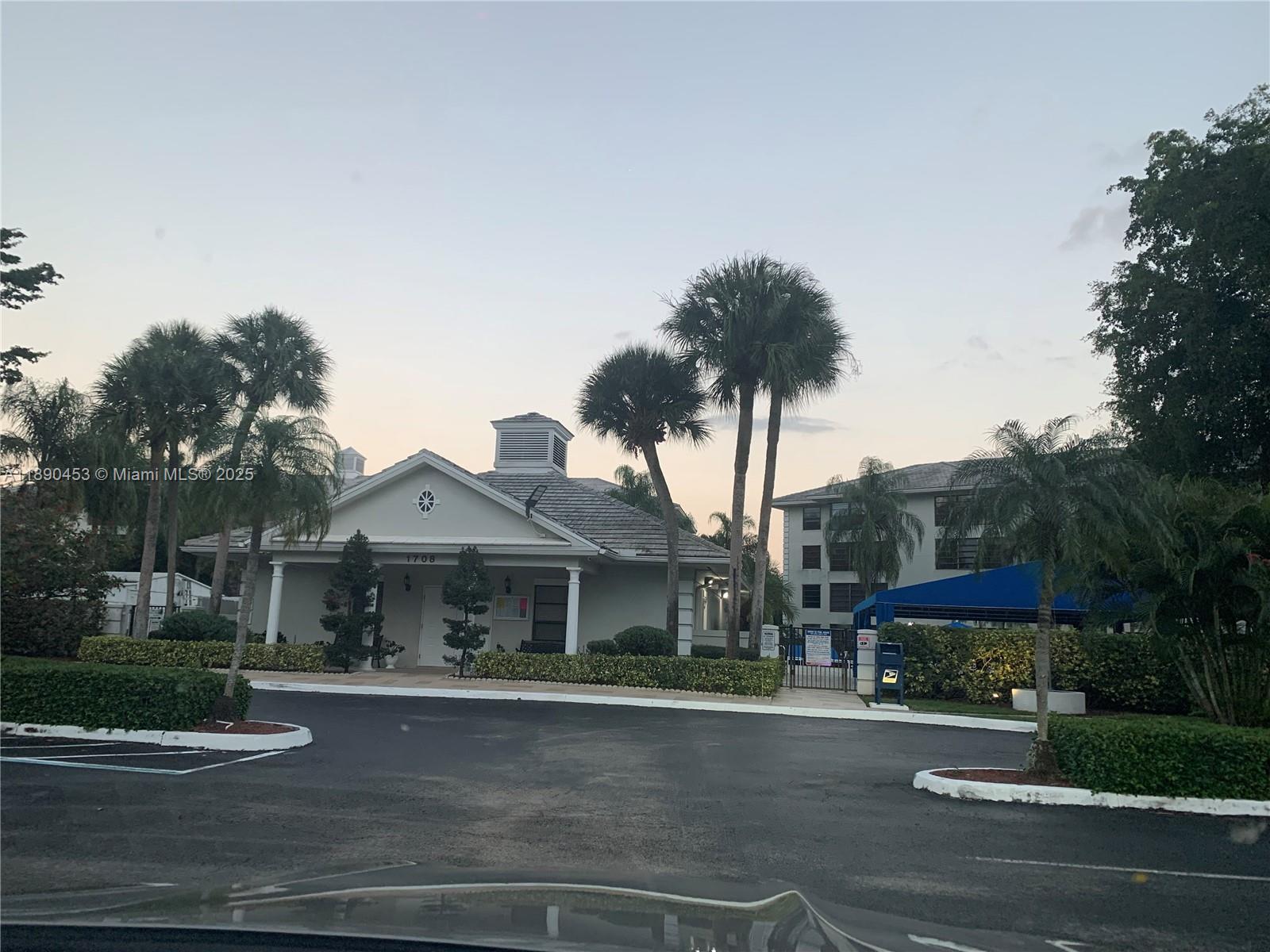 CONDO 24 OF WHITEHALL CON - Residential Lease