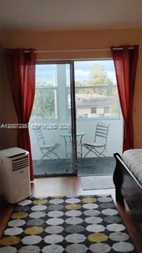 Tiny photo for 15610 NE 6th Ave #18C, Miami, FL 33162 (MLS # A12007235)