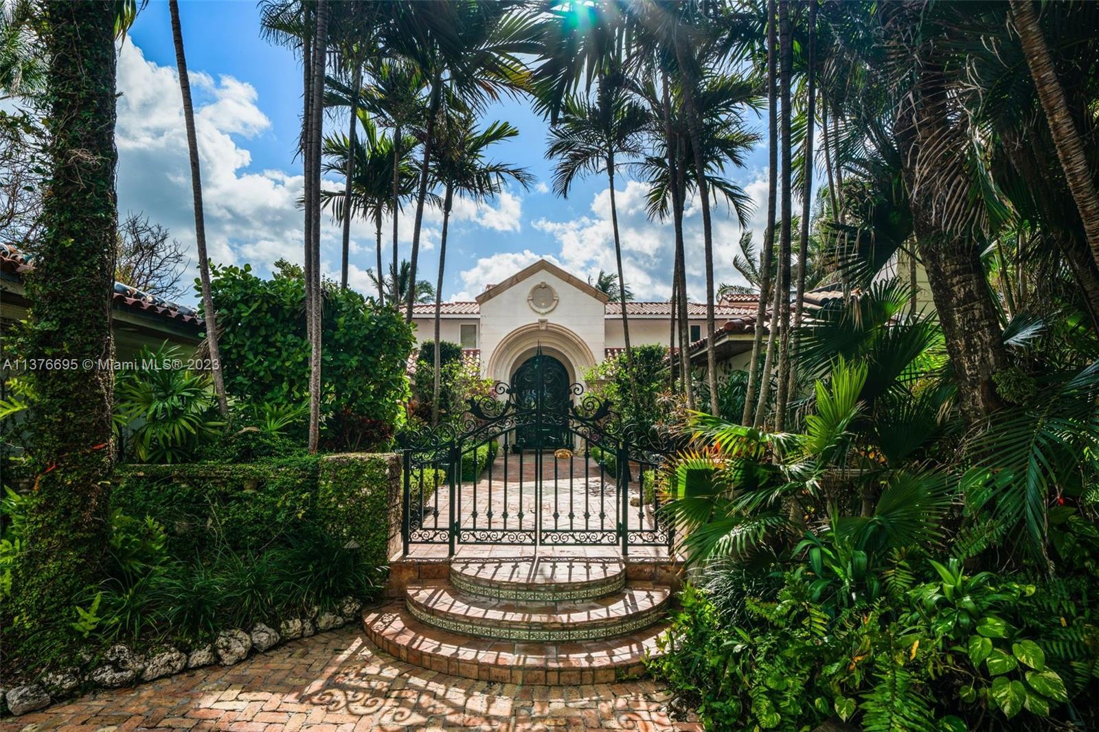 GOLDEN BEACH SEC A - Residential