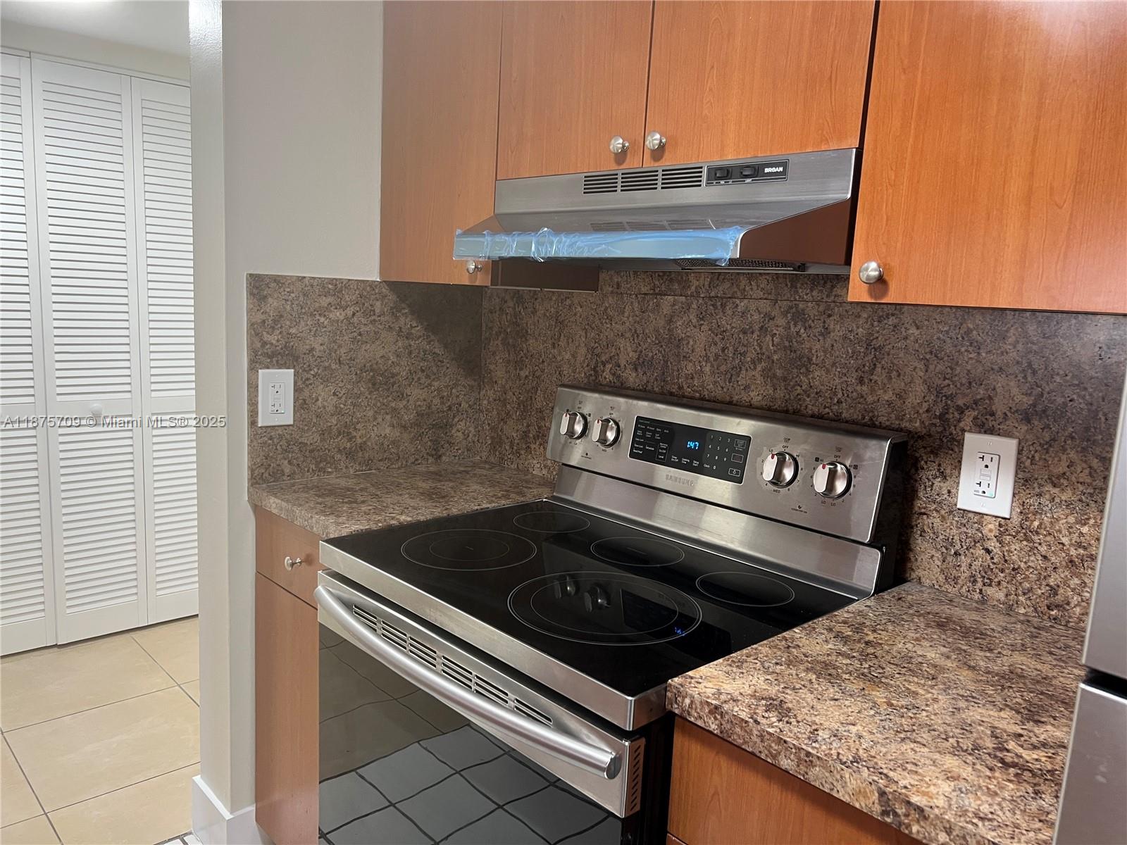 LAS VISTAS AT DORAL CONDO - Residential