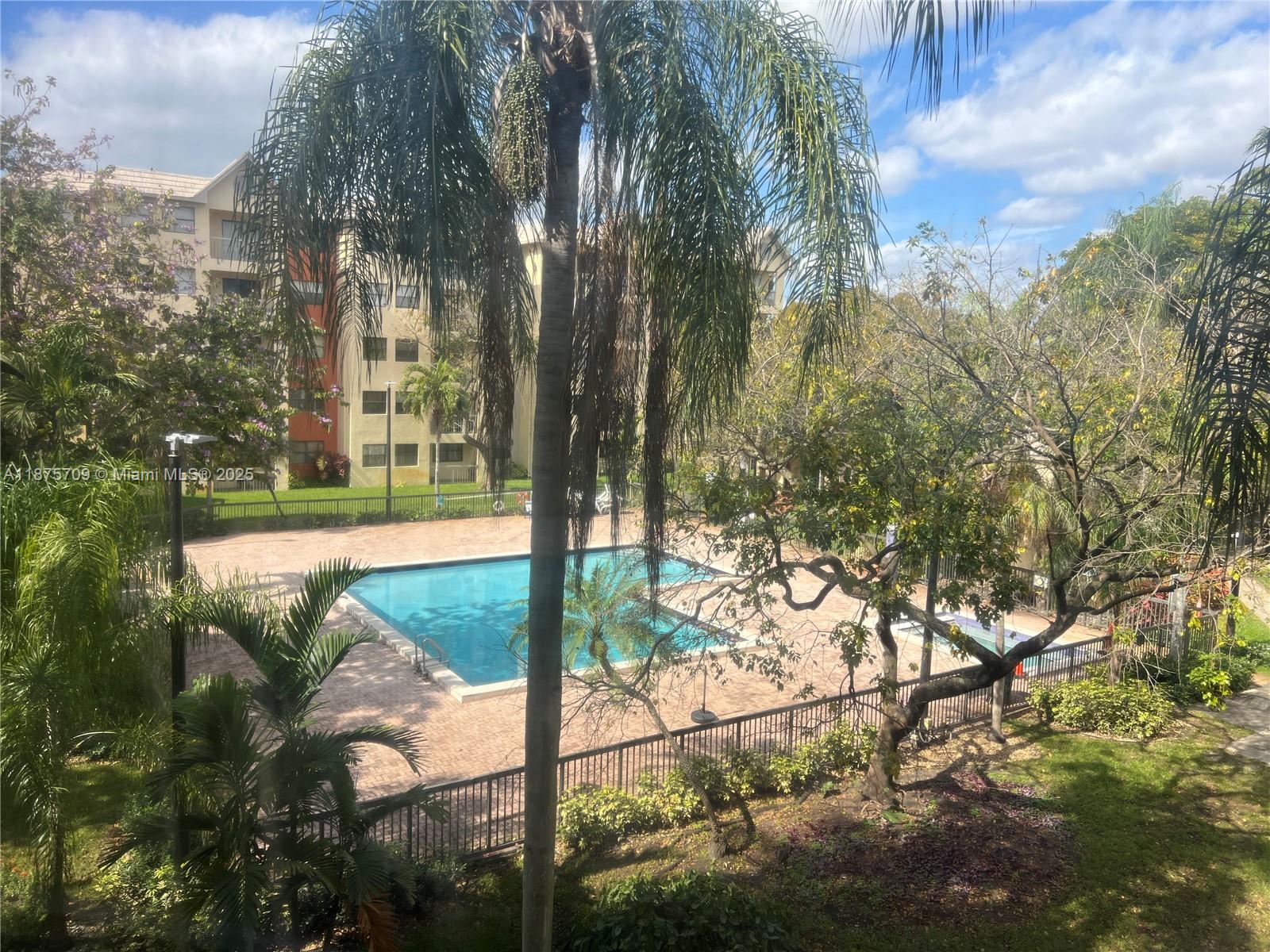 LAS VISTAS AT DORAL CONDO - Residential